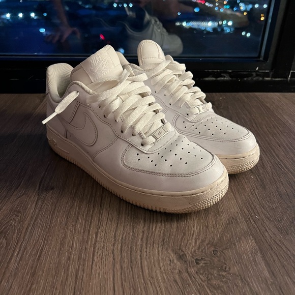 White Air Force 1 Size 9 - Picture 1 of 5